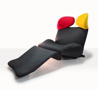 Wink Sessel mit schwarzem Bezug und gelben und rotem Ohr_2